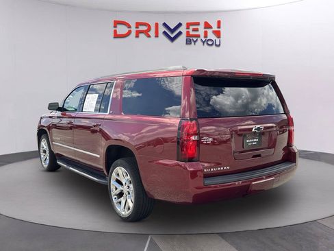 Used 2020 Chevrolet Suburban LT RWD image 6