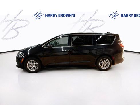 Used 2023 Chrysler Voyager LX FWD image 8