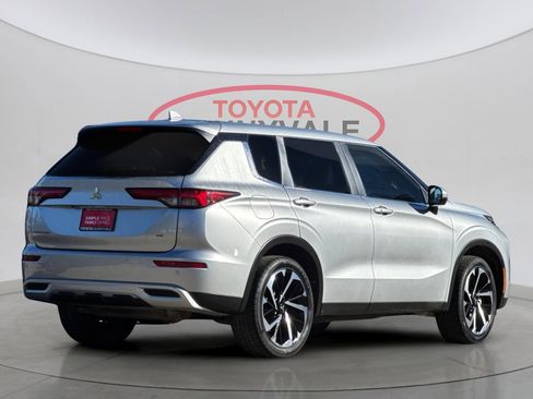 Used 2024 Mitsubishi Outlander SE image 3