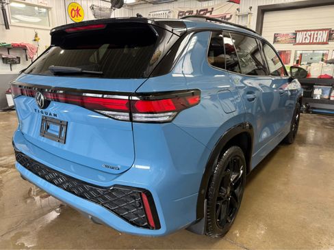 Used 2025 Volkswagen Tiguan SE R-Line image 5