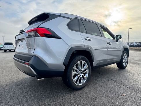 Used 2022 Toyota RAV4 Limited image 8