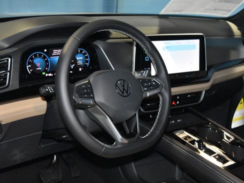 New 2026 Volkswagen Atlas Cross Sport SE AWD/4WD image 2