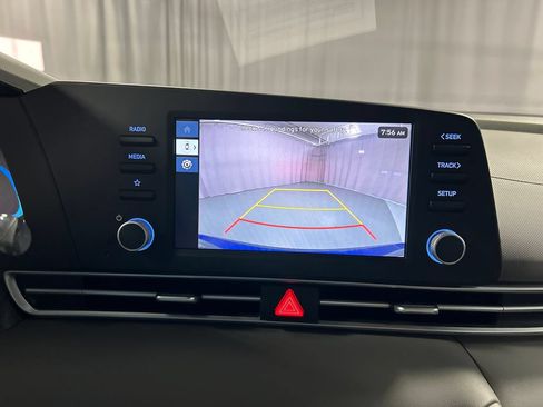 Used 2025 Hyundai Elantra SE FWD image 16