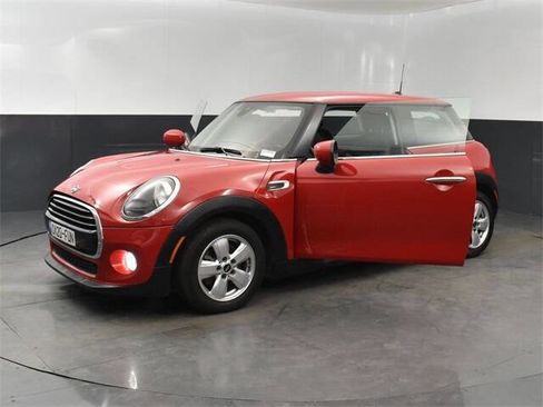 Used 2020 MINI Cooper 2-Door Hardtop w/ Storage Package image 23