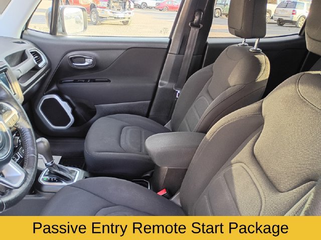 Used 2021 Jeep Renegade Latitude w/ Convenience Group AWD/4WD image 12