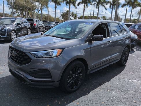 Certified 2022 Ford Edge SE w/ Black Appearance Package image 8