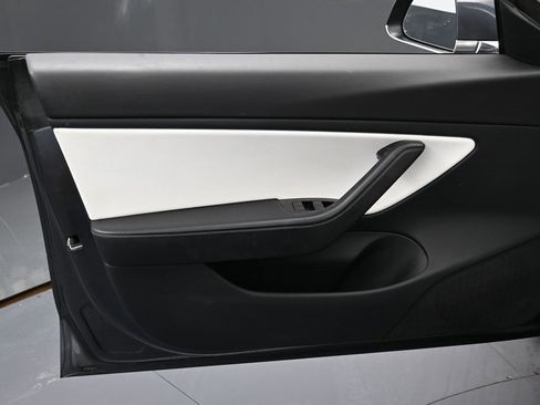 Used 2018 Tesla Model 3 Long Range image 40