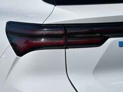 Used 2025 Chevrolet Equinox EV LT w/ Convenience Package image 44