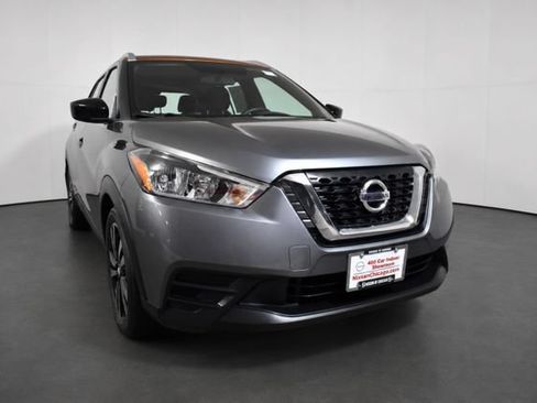 Used 2018 Nissan Kicks SV FWD image 3