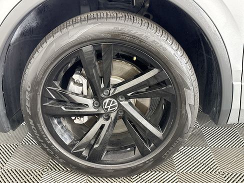 Used 2023 Volkswagen Tiguan SE R-Line FWD image 37