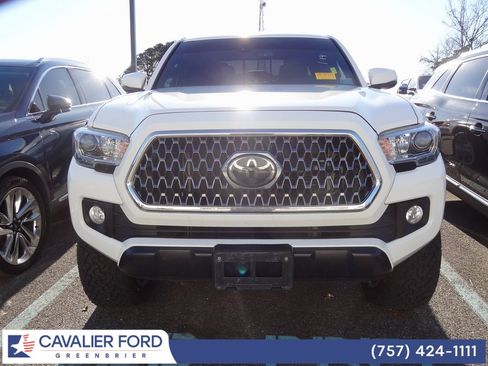 Used 2018 Toyota Tacoma TRD Off-Road image 2