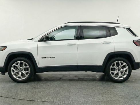 Used 2025 Jeep Compass Latitude image 5