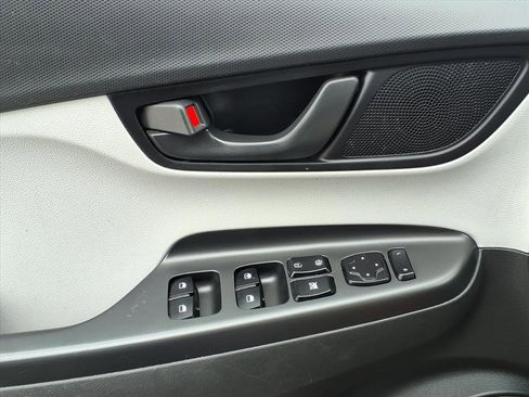 Used 2022 Hyundai Kona SE FWD image 17