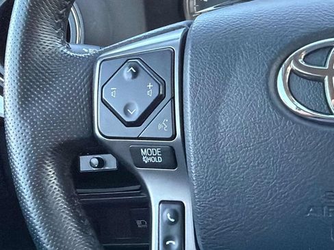 Used 2019 Toyota Tacoma SR5 AWD/4WD image 11