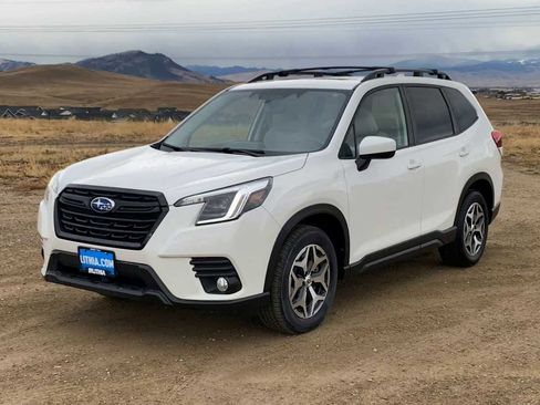 Used 2023 Subaru Forester Premium image 4