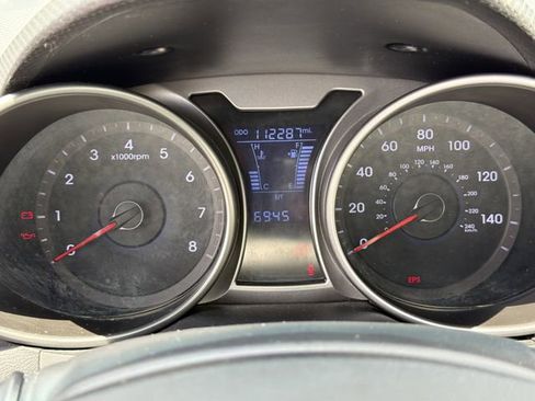 Used 2013 Hyundai Veloster FWD image 25