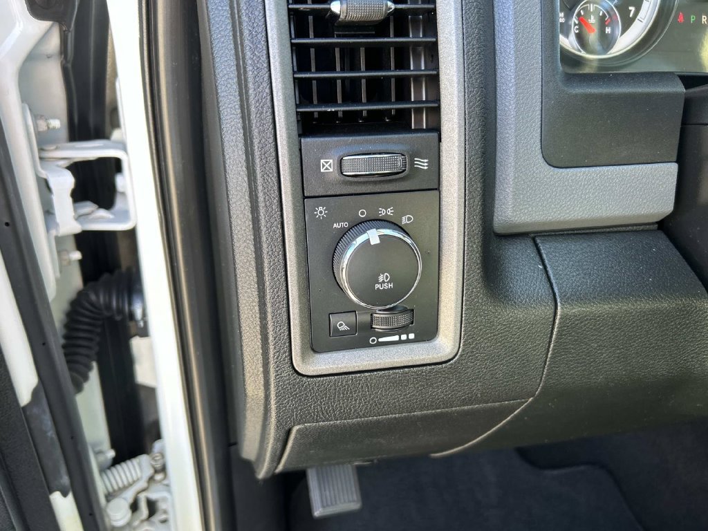 Used 2015 RAM 1500 Express RWD image 42