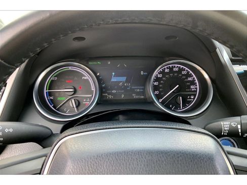 Used 2018 Toyota Camry XLE image 18