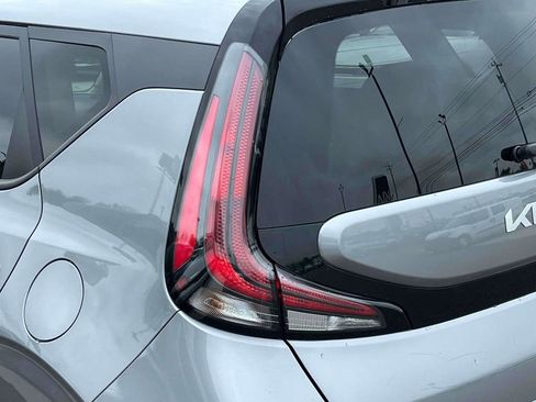Used 2025 Kia Soul LX w/ LX Technology Package FWD image 31