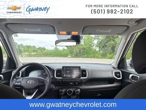 Used 2024 Hyundai Venue SEL FWD image 22