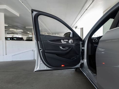 Used 2019 Mercedes-Benz E 300 image 12