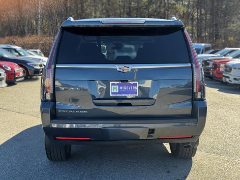 Used 2019 Cadillac Escalade Luxury w/ LPO, Radiant Package image 5