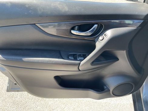 Used 2018 Nissan Rogue S image 14