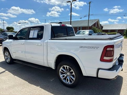 Used 2022 RAM 1500 Laramie w/ Sport Appearance Package AWD/4WD image 8
