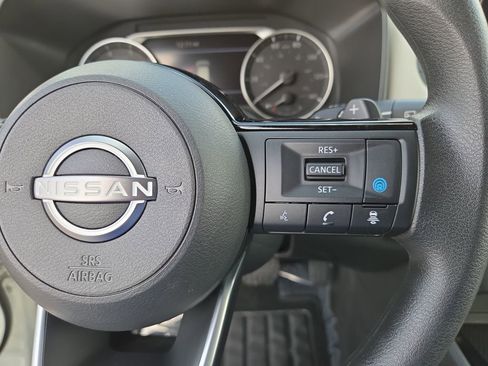 Used 2023 Nissan Rogue SV FWD image 27