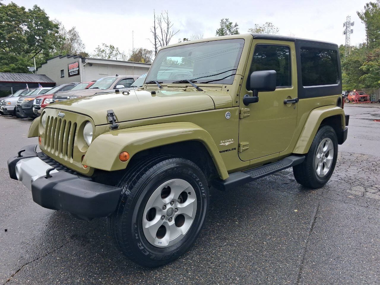 Used 2013 Jeep Wrangler Sahara w/ Connectivity Group AWD/4WD image 3