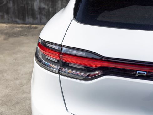 Certified 2026 Porsche Macan AWD/4WD image 18