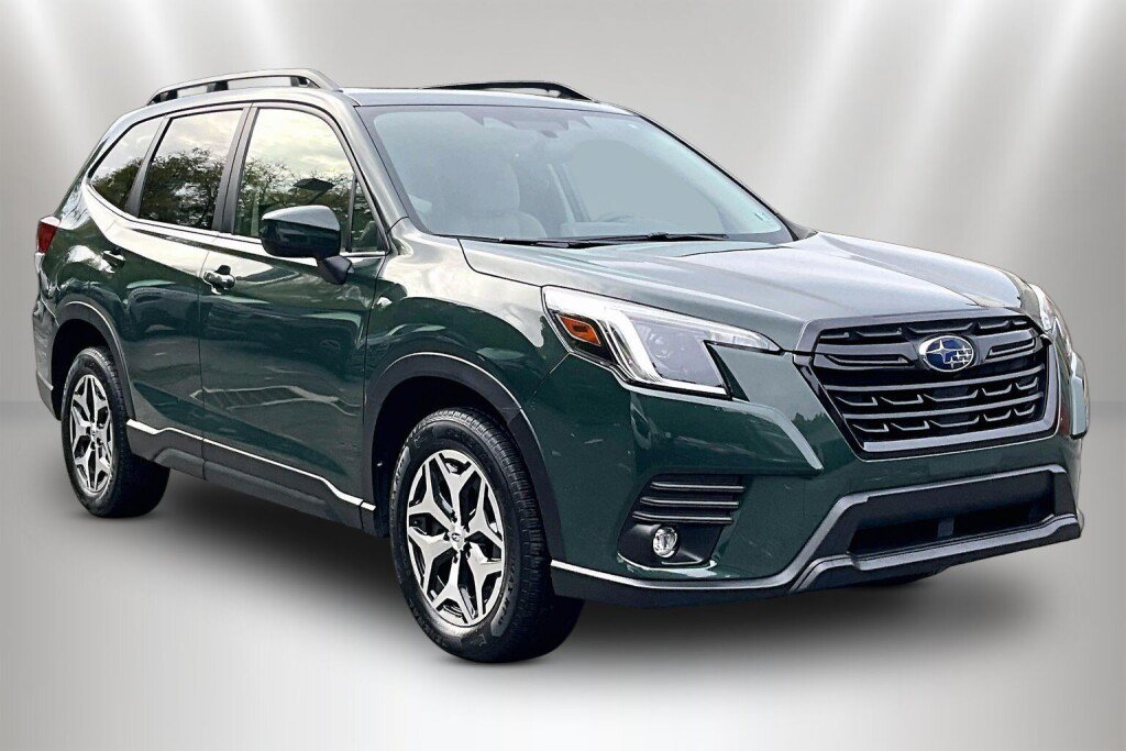 Certified 2024 Subaru Forester Premium AWD/4WD image 1
