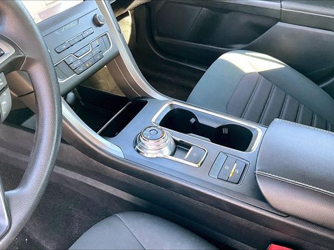 Used 2020 Ford Fusion SE FWD image 13