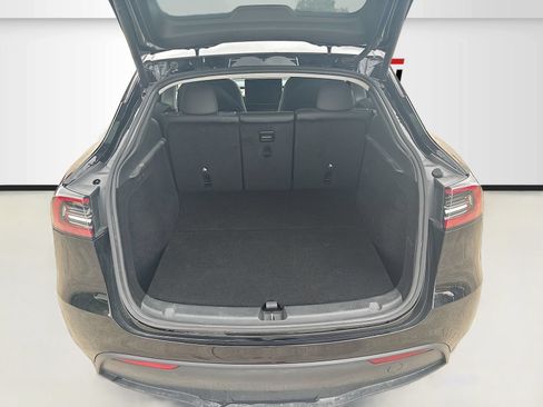 Used 2025 Tesla Model Y Long Range RWD image 25