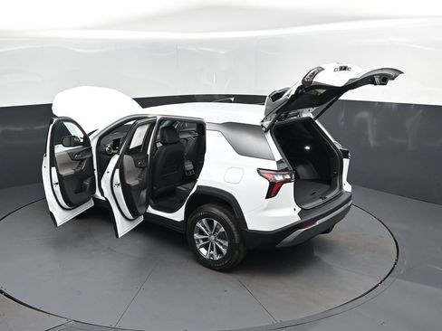 New 2026 Chevrolet Equinox LT w/ Convenience Package II FWD image 2