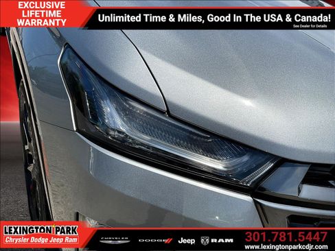 Used 2023 Chevrolet Traverse Premier w/ Redline Edition AWD/4WD image 32