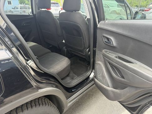 Used 2020 Chevrolet Trax LS w/ Tint and Cruise Package FWD image 7