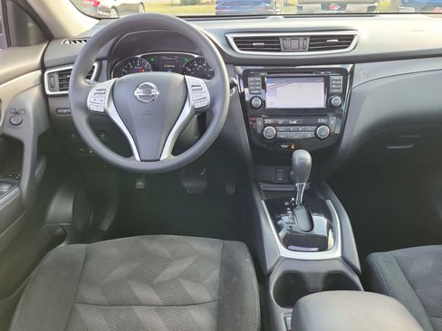 Used 2016 Nissan Rogue SV w/ SV Premium Package image 11