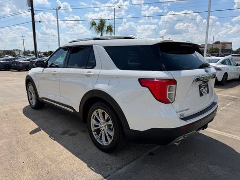 Used 2022 Ford Explorer Limited w/ Equipment Group 301A RWD image 3