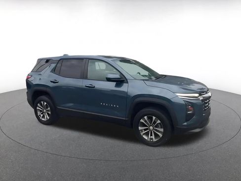 Used 2025 Chevrolet Equinox LT FWD image 2