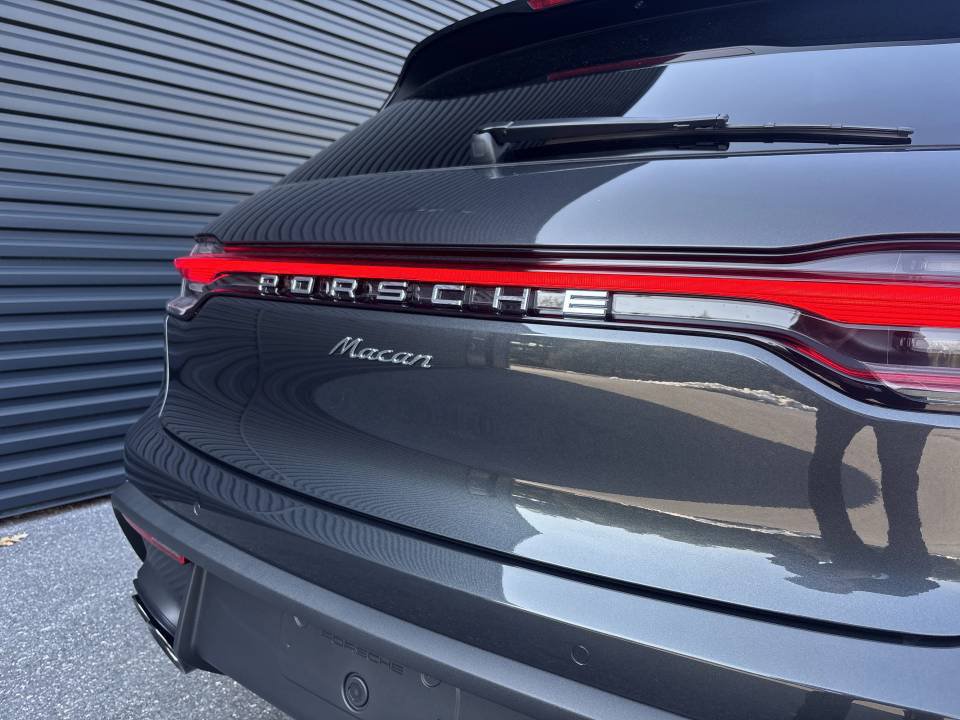 Certified 2026 Porsche Macan AWD/4WD image 25