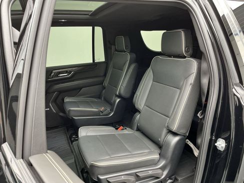 Certified 2025 GMC Yukon XL Elevation w/ LPO, Elevation Black Package AWD/4WD image 13