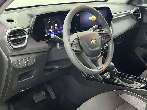 Used 2025 Chevrolet TrailBlazer LT FWD image 15