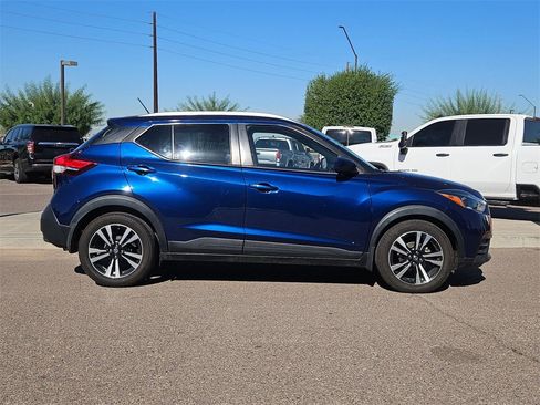 Used 2020 Nissan Kicks SV image 3