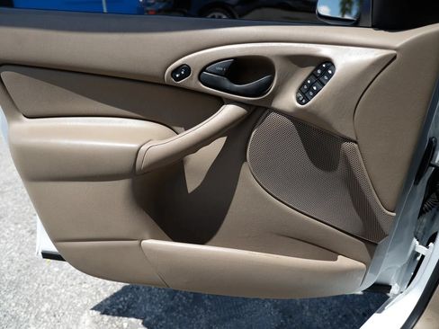 Used 2004 Ford Focus SE FWD image 34