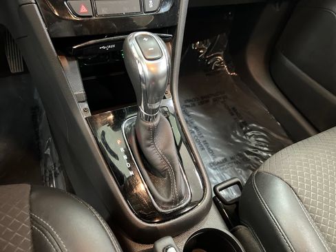 Used 2020 Buick Encore Preferred AWD/4WD image 25