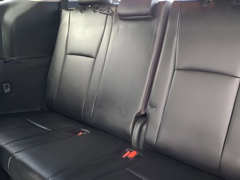 Certified 2024 Toyota Highlander XLE image 11