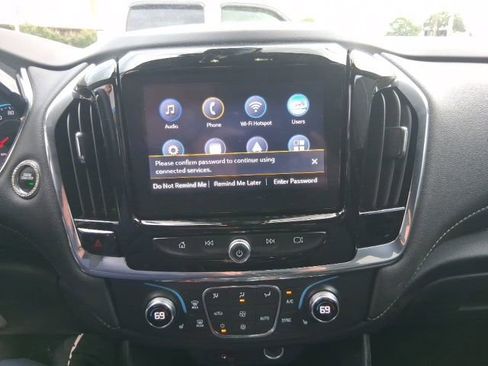 Used 2023 Chevrolet Traverse LT w/ Rear Camera Mirror Package FWD image 27