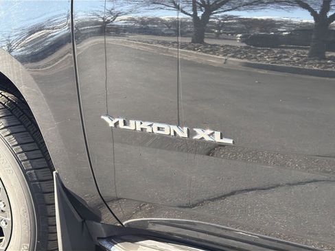 Used 2019 GMC Yukon XL SLT image 12