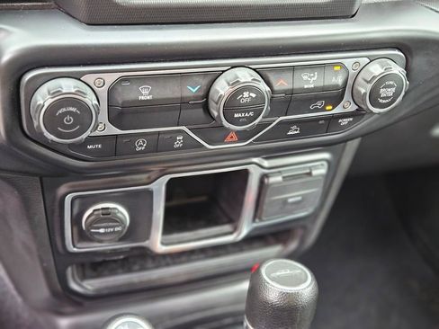 Used 2022 Jeep Gladiator Sport image 20